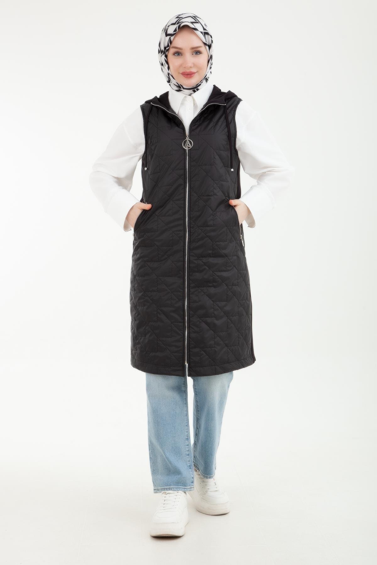 ARMİNE TREND Önü Kapitone Detaylı Yandan Cepli Kapüşonlu Yelek Siyah 24YT547