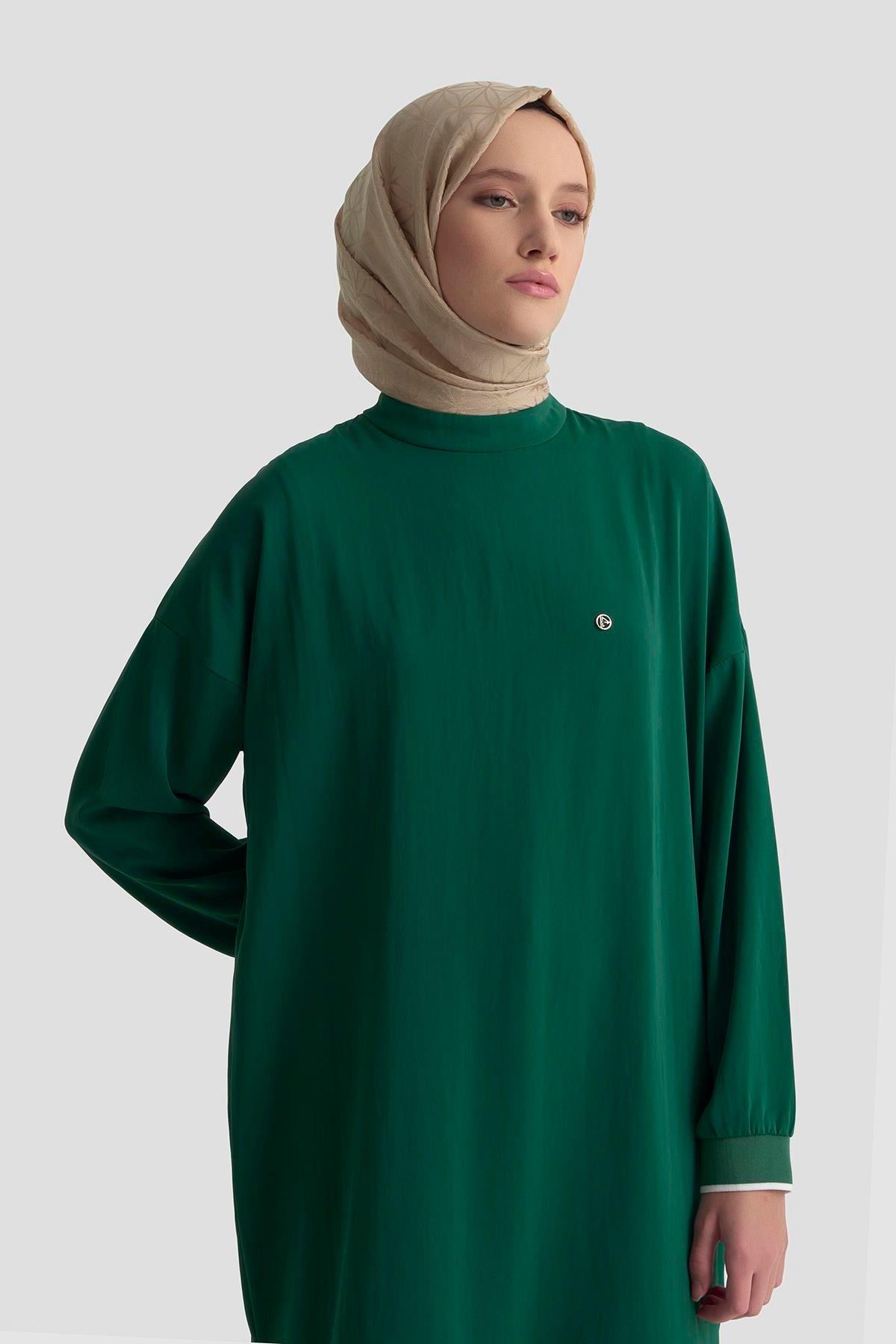 ARMİNE TREND Kolları Ribanalı Arkadan Uzatmalı Basic Tunik-Zümrüt 25YT449