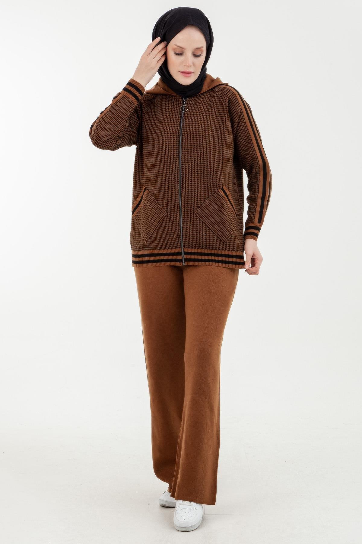 ARMİNE TREND Önü Fermuarlı Kapüşonlu Hırka ve Pantolonlu Triko Takım-Bisküvi 22KD4237