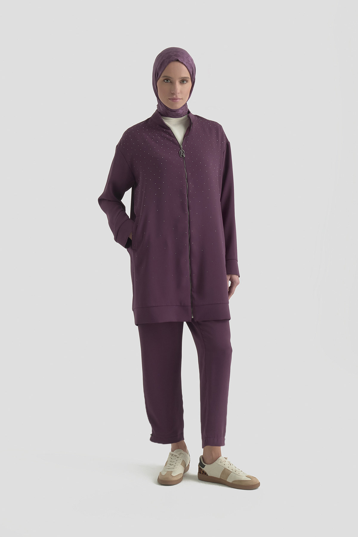  Armine Trend Taş Detaylı Fermuarlı Pantolonlu İkili Takım Vişne 26YT625