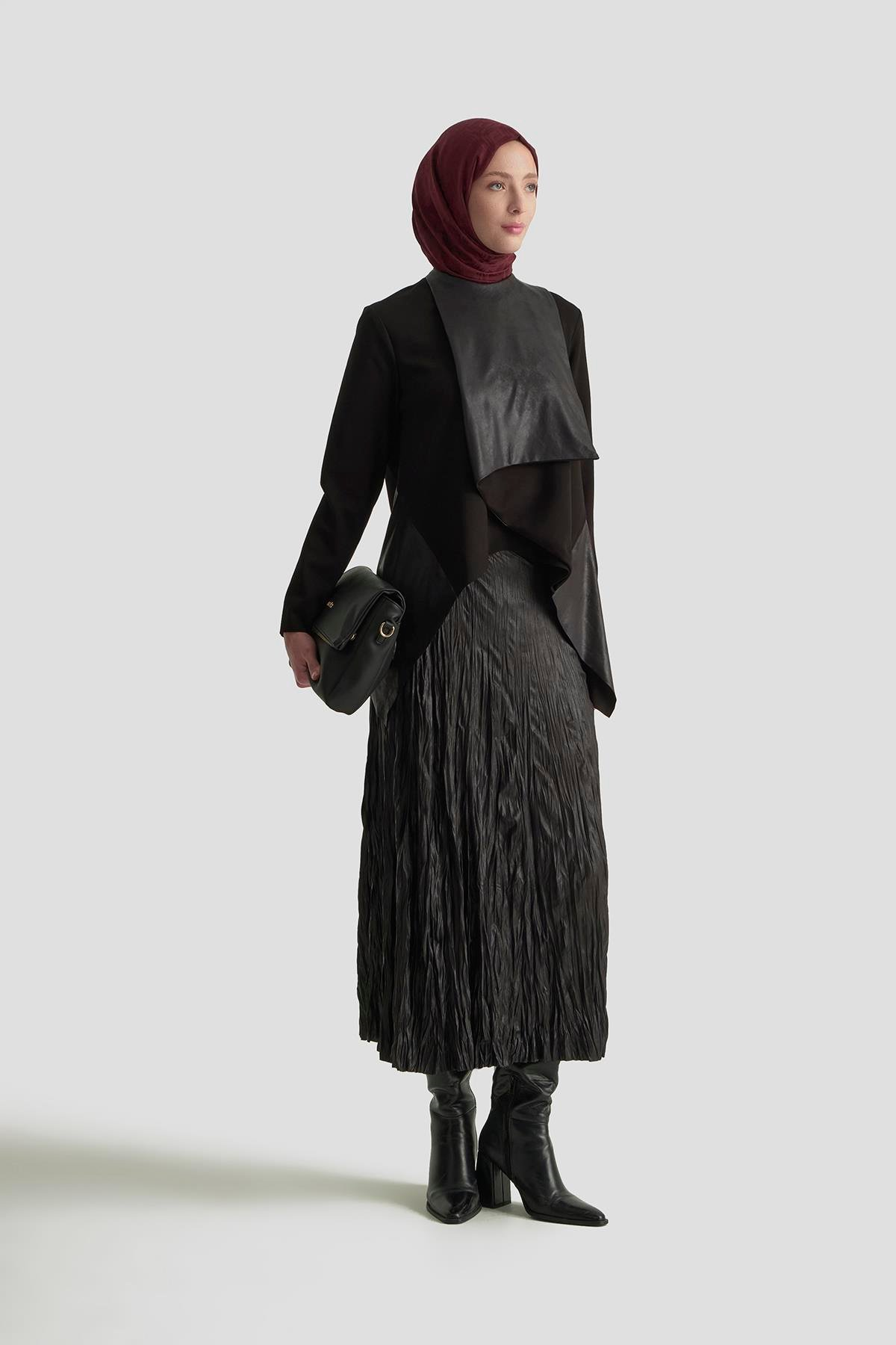 Armine Trend Deri Detaylı Asimetrik Bluzlu Kraş Etekli İkili Takım Siyah 26YT682