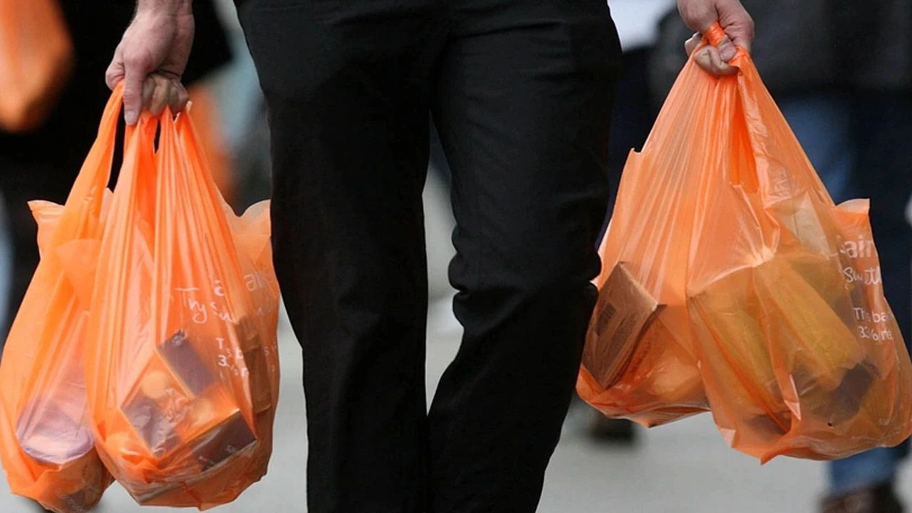 Marketlerde Poşet Ücretlendirmesi Neden Devam Ediyor?
