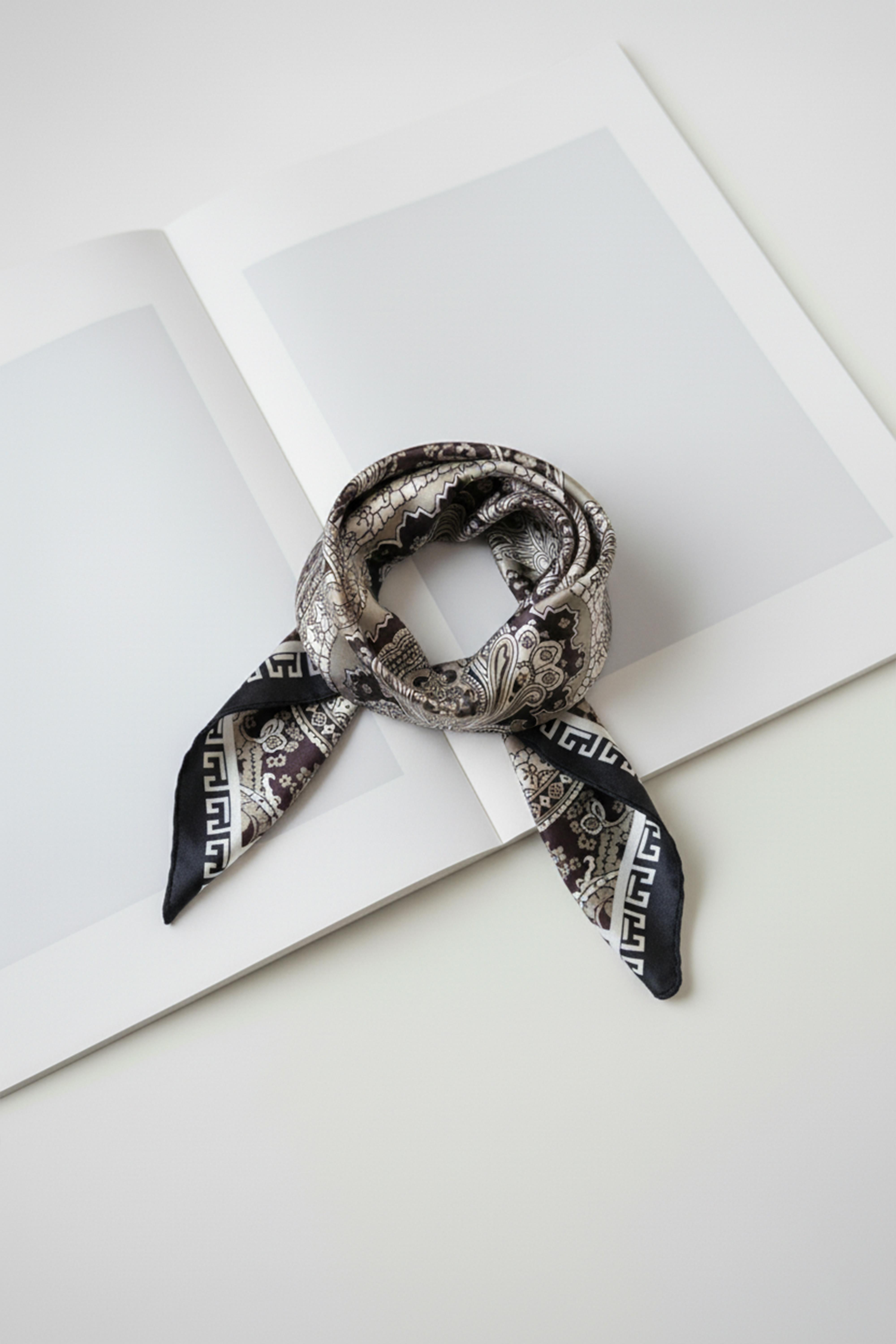 Kahverengi Bej Desenli Fular