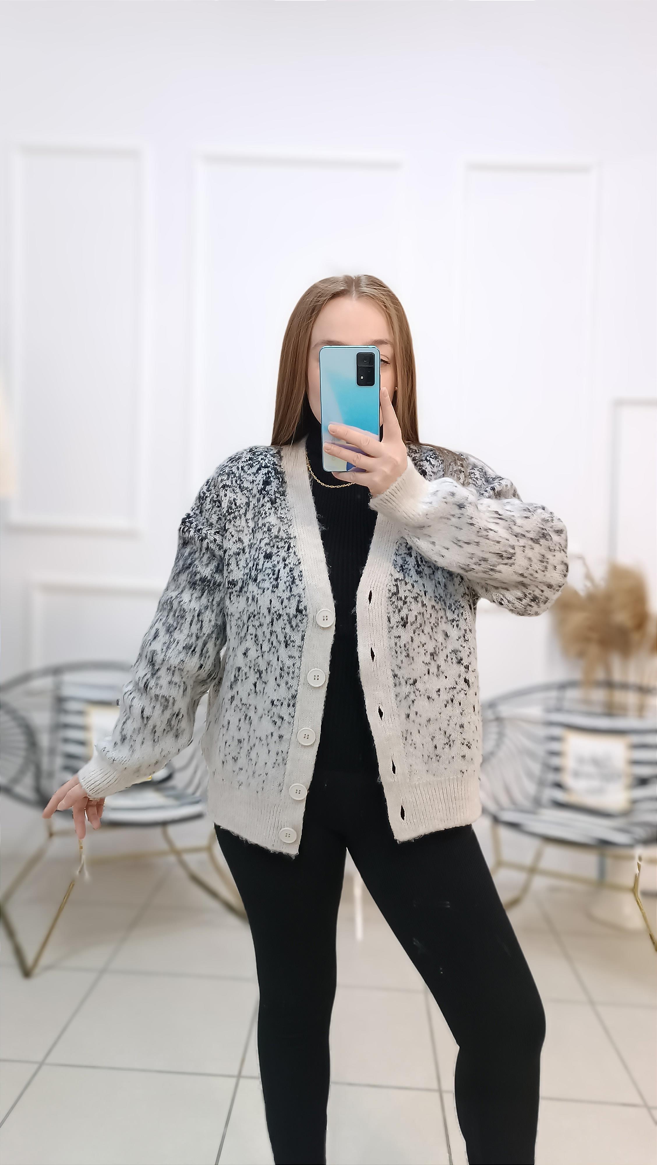 Oversize Kalıp Siyah Damla Desen Triko Hırka