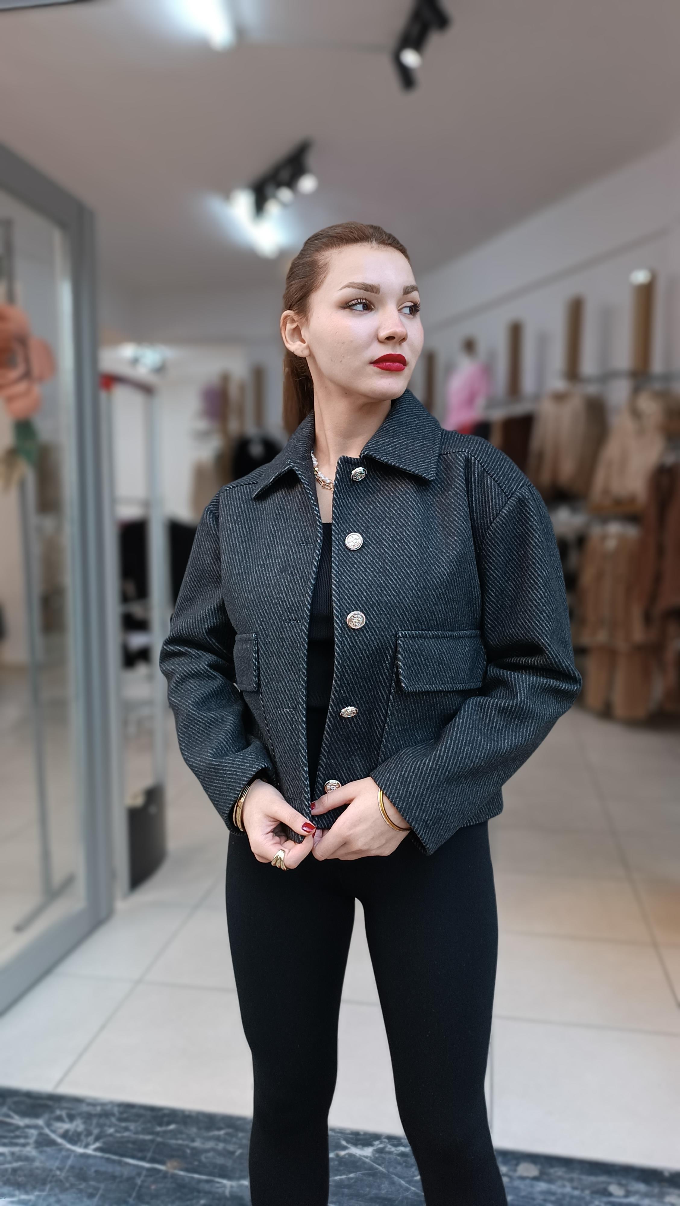 Gümüş Düğmeli İçi Astarlı Kaşe Mont