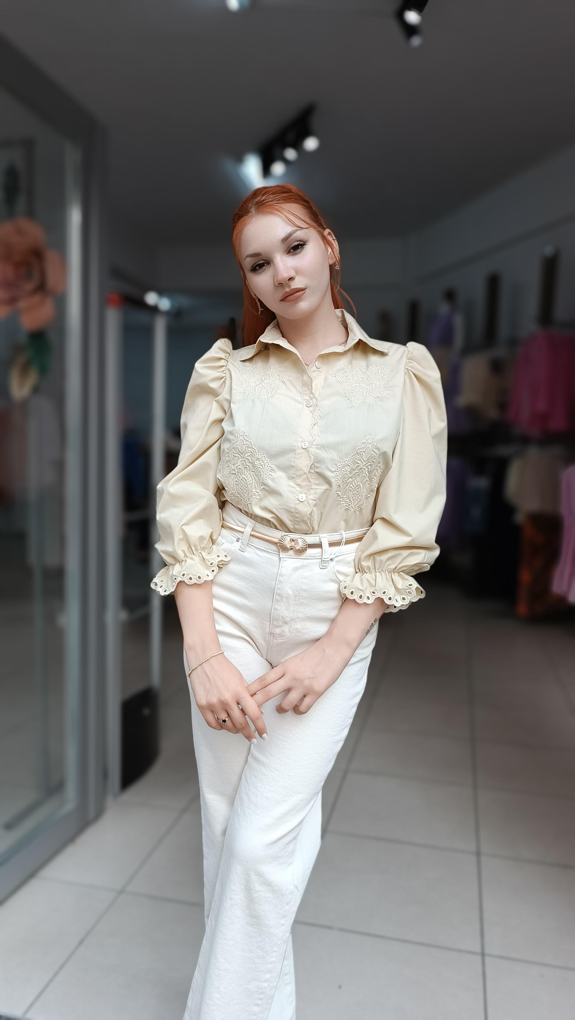 Kolları Fırfır Detaylı İşlemeli Vintage Gömlek