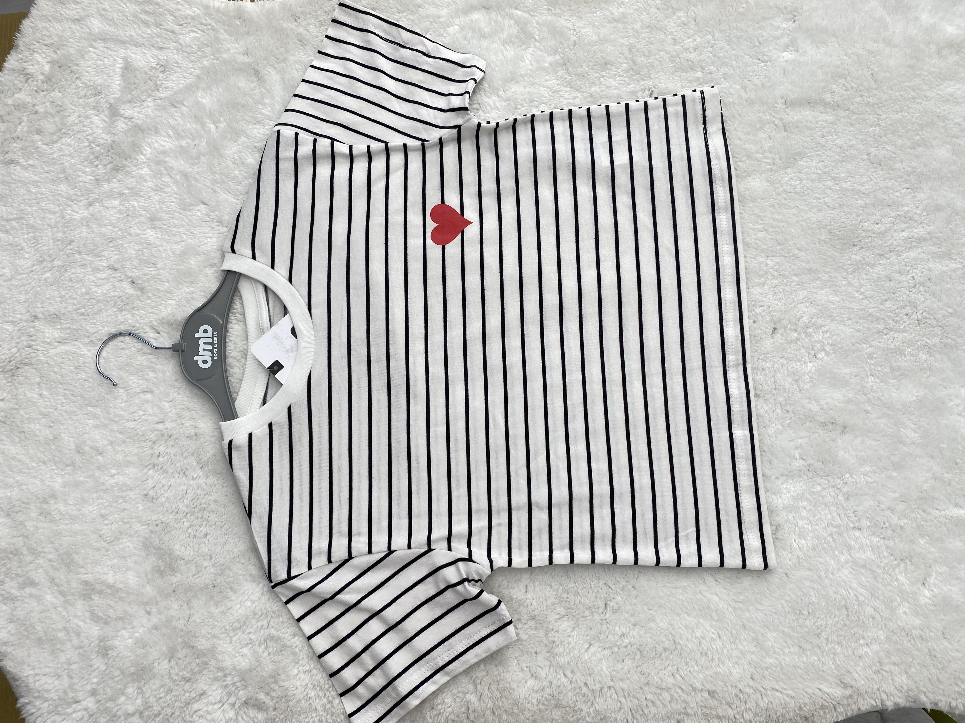 Siyah Çizgili Kalpli Tshirt