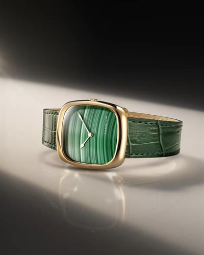 Natural Malachite Stone In Gold