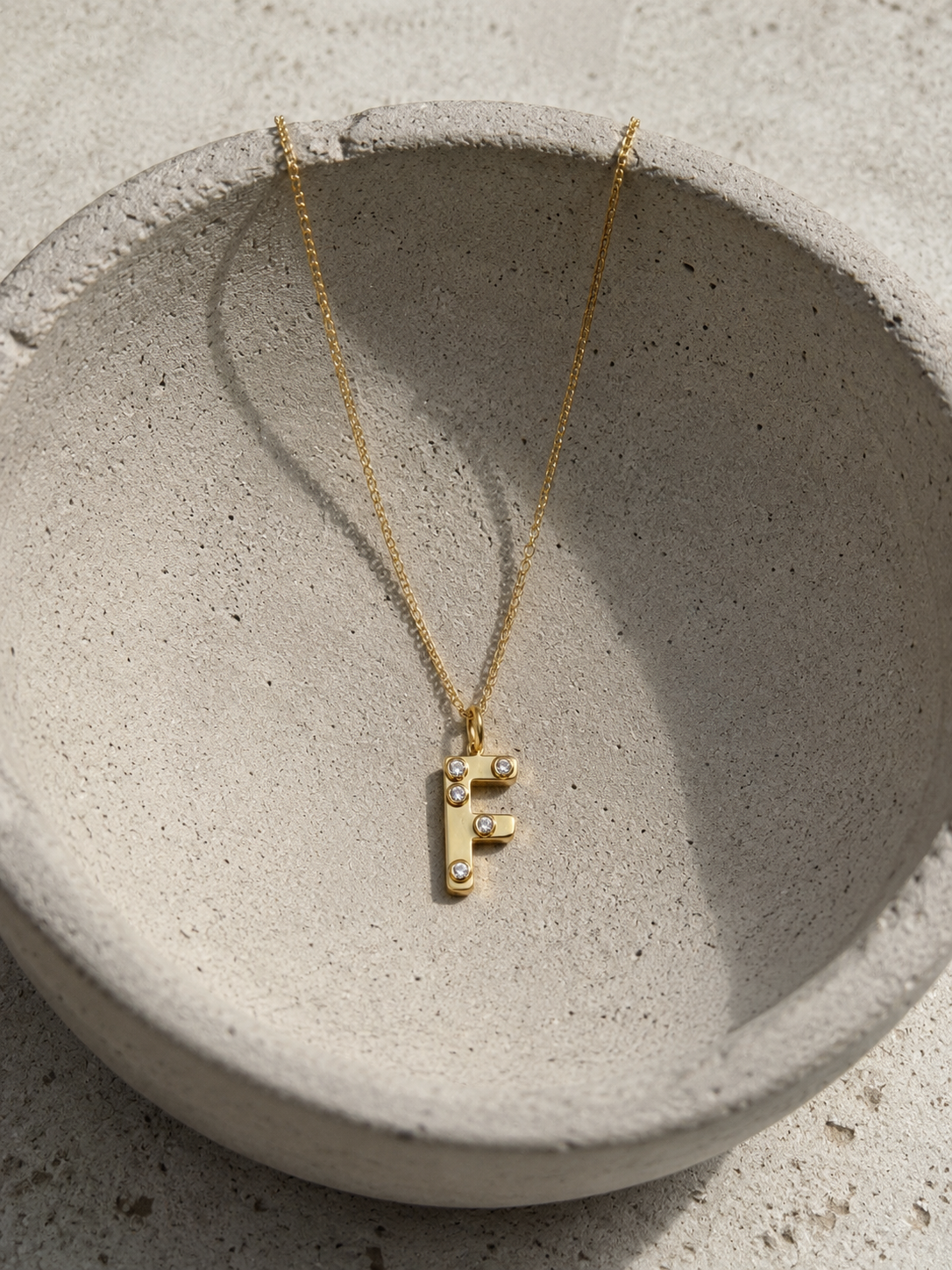 925 Gümüş | Yuvarlak Taş İşlemeli Harf Kolye