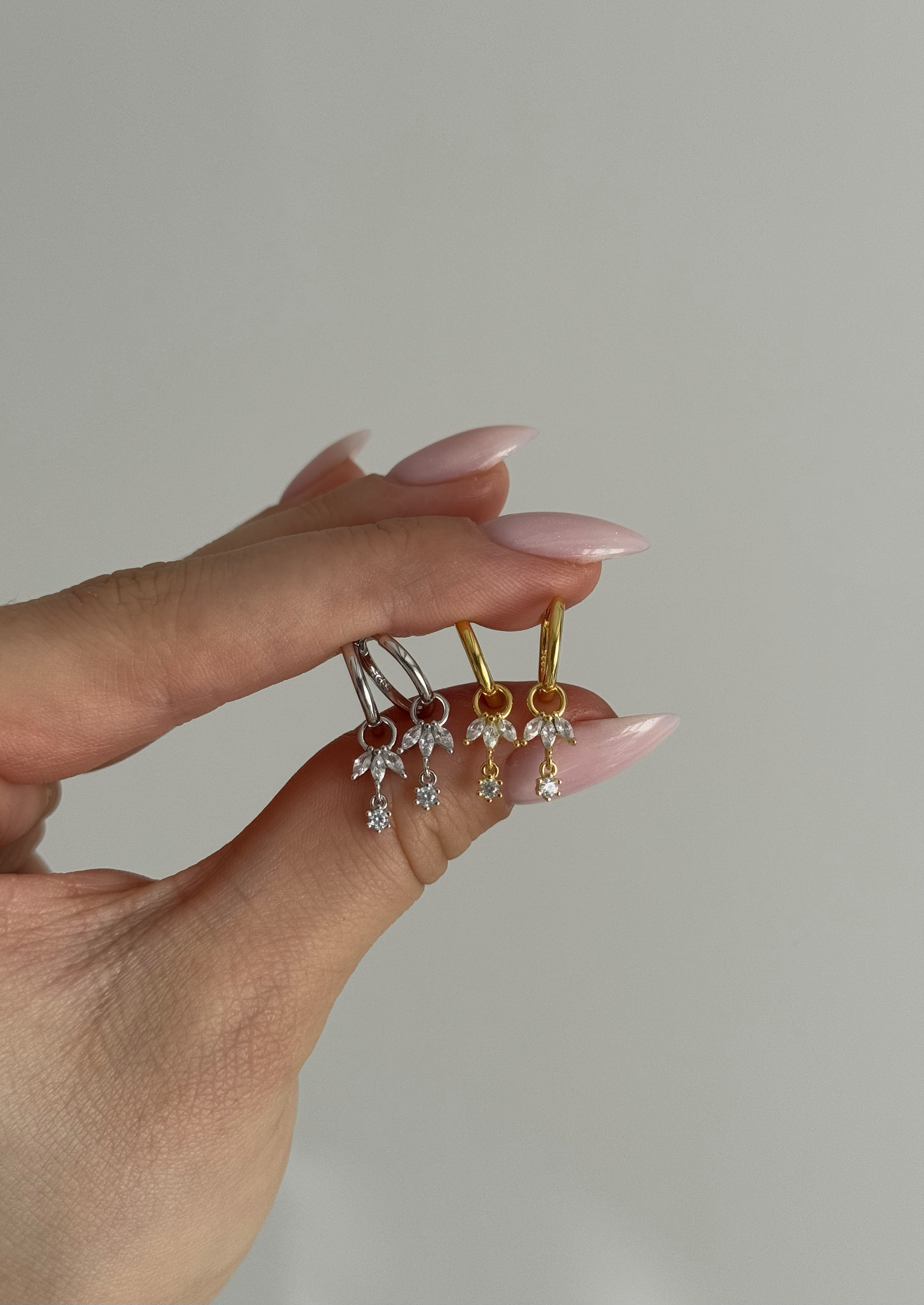 925 Gümüş | Minimal Lotus Charm Küpe