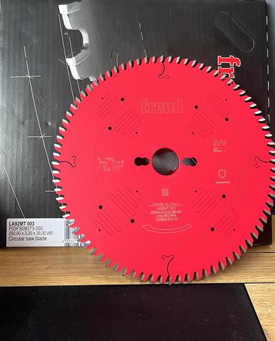 FREUD LA92MT001 300*3,2*30 Z:96 MDF & SUNTALAM LAMİNANT & PARKE KESİM