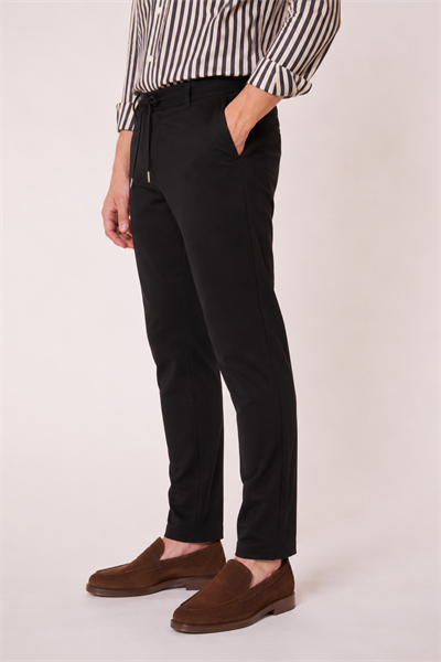 Erkek Beli Bağcıklı Yandan Cepli Slim Fit Jogger Siyah Pantolon