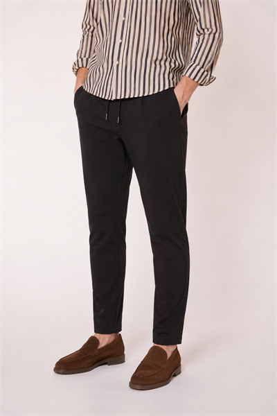 Erkek Beli Bağcıklı Yandan Cepli Slim Fit Jogger Siyah Pantolon