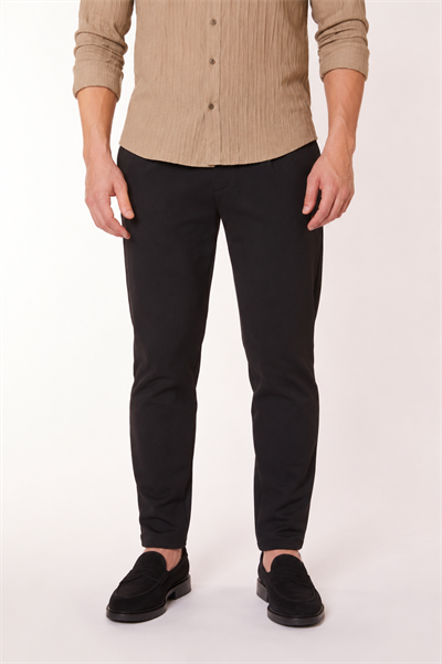 Erkek Beli Yarım Lastikli Pilili Gofre Slim Fit Pantolon Siyah