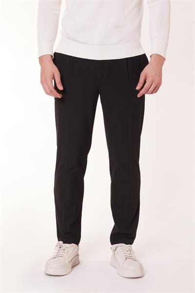 Erkek Beli Yarım Lastikli Pilili Gofre Slim Fit Pantolon Siyah