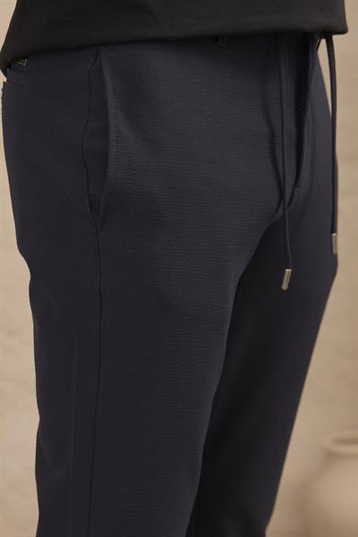 Erkek Slim Fit Beli Bağlamalı Dokulu Lacivert Pantolon