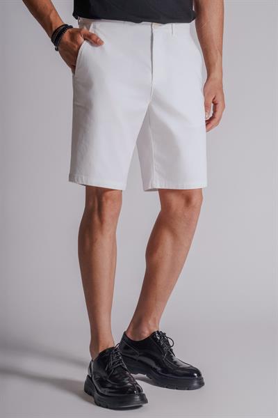 Erkek Yandan Cepli Klasik Bel Relaxed Fit Chino Şort Beyaz