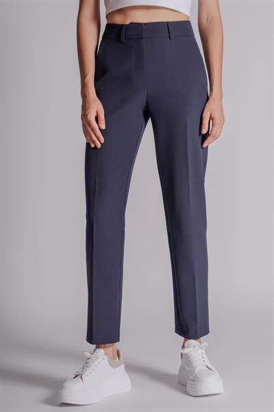 Kadın Yandan Cepli Fermuar ve Agraf Kapamalı Slim Fit Pantolon Lacivert