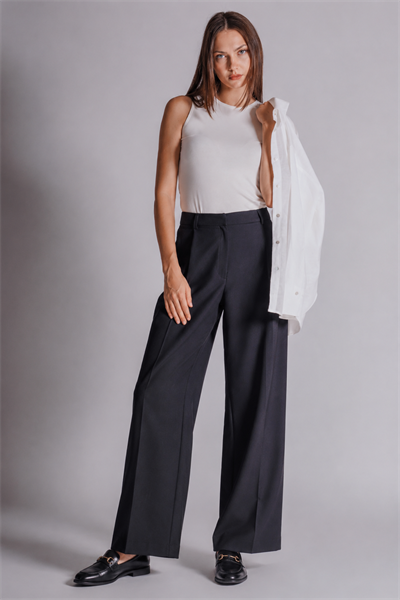 Kadın Yandan Cepli Fermuar ve Agraf Kapamalı Relaxed Fit Pantolon Siyah