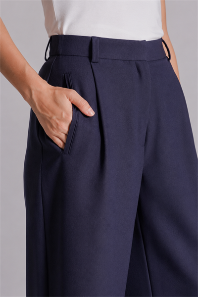 Kadın Yandan Cepli Fermuar ve Agraf Kapamalı Relaxed Fit Pantolon Lacivert