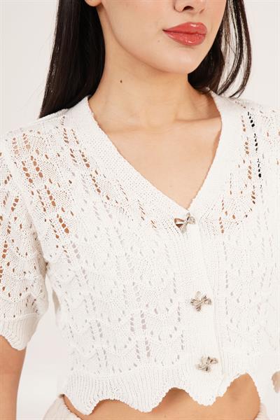 Ajurlu Fiyonk Düğmeli Beyaz Crop Hırka