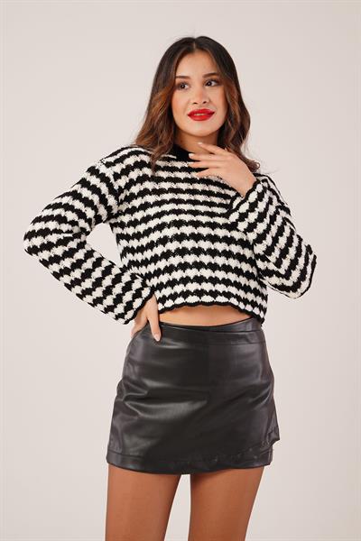 Ajurlu Çift Renk Triko Siyah Kısa Kazak