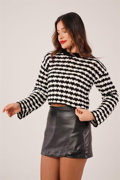 Ajurlu Çift Renk Triko Siyah Kısa Kazak