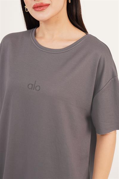 Önü Kabartma Yazı Detaylı Kesik Uçlu Salaş Gri Tişört