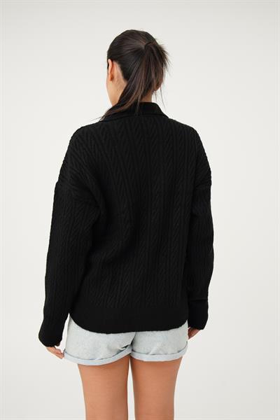 Apaş Yaka Siyah Aran Örgü Triko Kazak