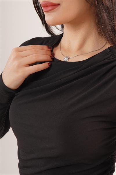 Arka Fermuarlı Omuzdan Büzgü Geçişli Siyah Bluz