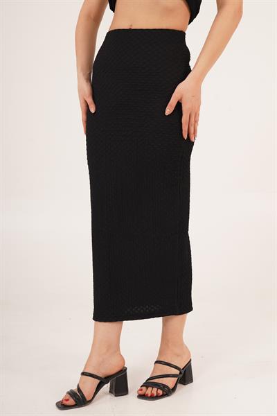 Arkası Yırtmaç Detaylı Gofre Siyah Etek