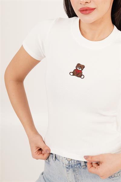 Ayıcık Nakışlı Beyaz Fitilli Basic Tişört	