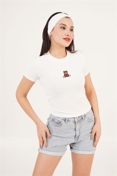 Ayıcık Nakışlı Beyaz Fitilli Basic Tişört	