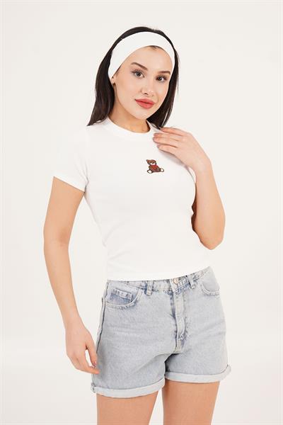 Ayıcık Nakışlı Beyaz Fitilli Basic Tişört	