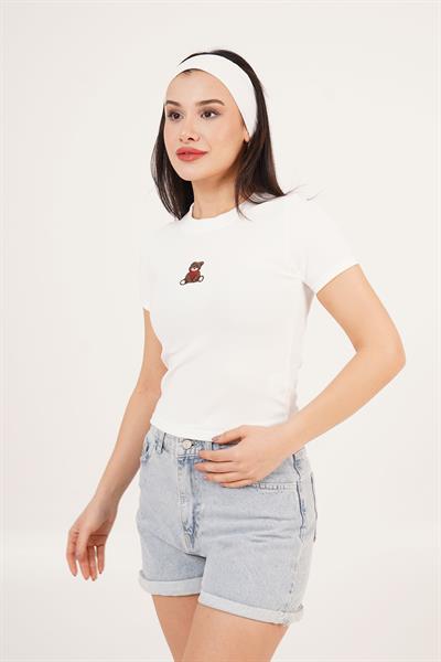 Ayıcık Nakışlı Beyaz Fitilli Basic Tişört	
