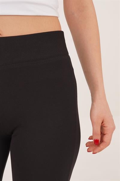 Bel Lastikli Vücuda Oturan Basic Siyah Pantolon