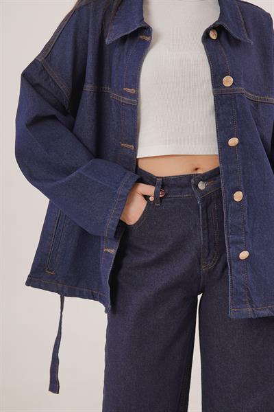 Bel Kuşaklı Cepli Düğme Detaylı Kot Ceket