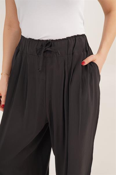 Belden Bağlama Detaylı Geniş Paça Siyah Pantolon