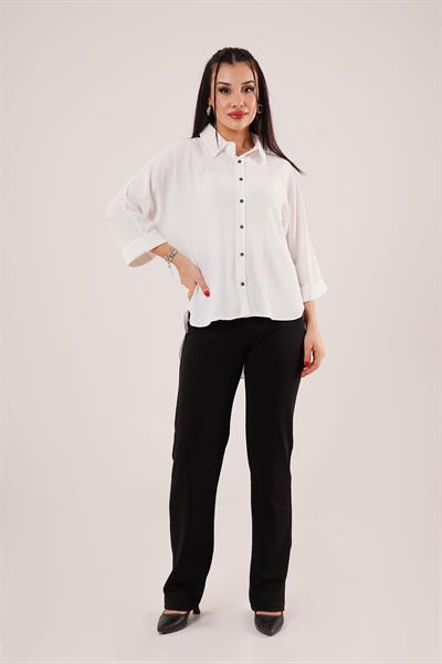 Bileği Katlamalı Arkası Uzun Beyaz Gömlek