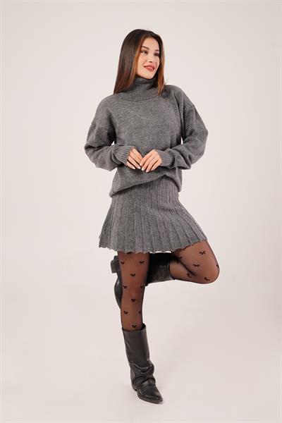 Boğazlı Kazak ve Piliseli Mini Etek Antrasit Triko Takım