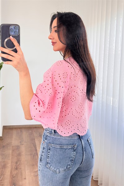 Brode Güpür Bağlamalı Dekolteli Pembe Bluz