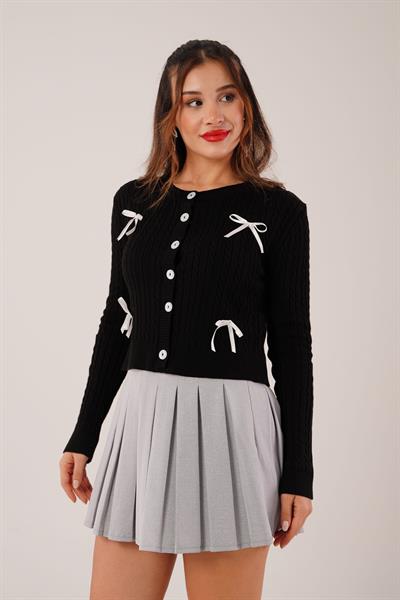 Broş Saten Kurdele Detaylı Örgü Model Siyah Hırka