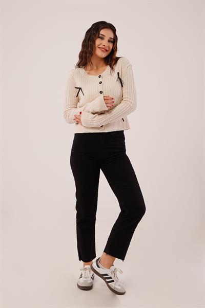 Broş Saten Kurdele Detaylı Örgü Model Taş Hırka