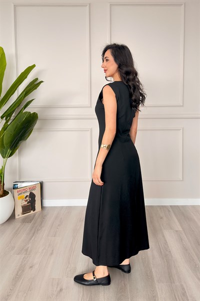Buton Düğmeli Yırtmaçlı Uzun Siyah Elbise