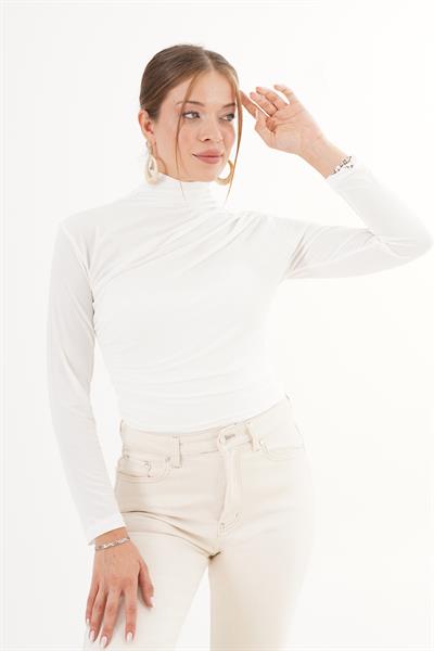 Büzgü Detaylı Dik Yaka Beyaz Sandy Bluz