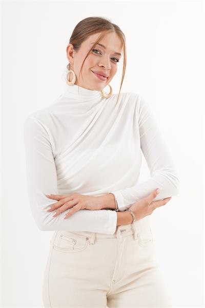 Büzgü Detaylı Dik Yaka Beyaz Sandy Bluz