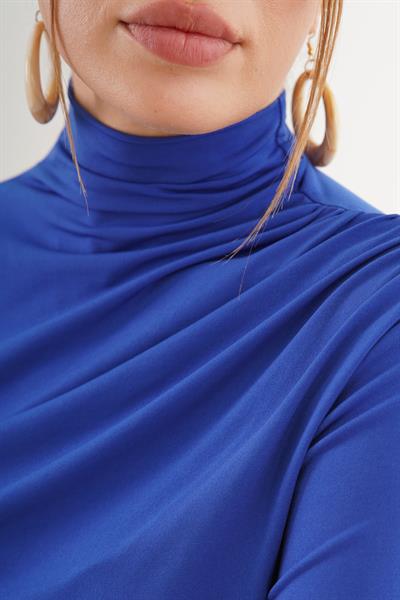 Büzgü Detaylı Dik Yaka Saks Sandy Bluz