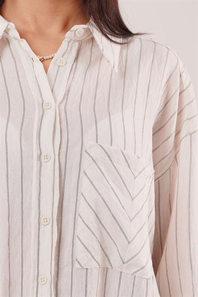 Cep Çizgi Detaylı Beyaz Gömlek