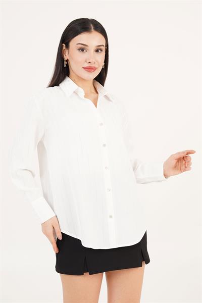 Gümüş Çizgili Düğmeli V Yaka Beyaz Gömlek