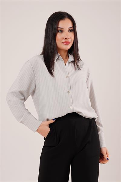 İnce Çizgi Detay Düğmeli Gri Gömlek	